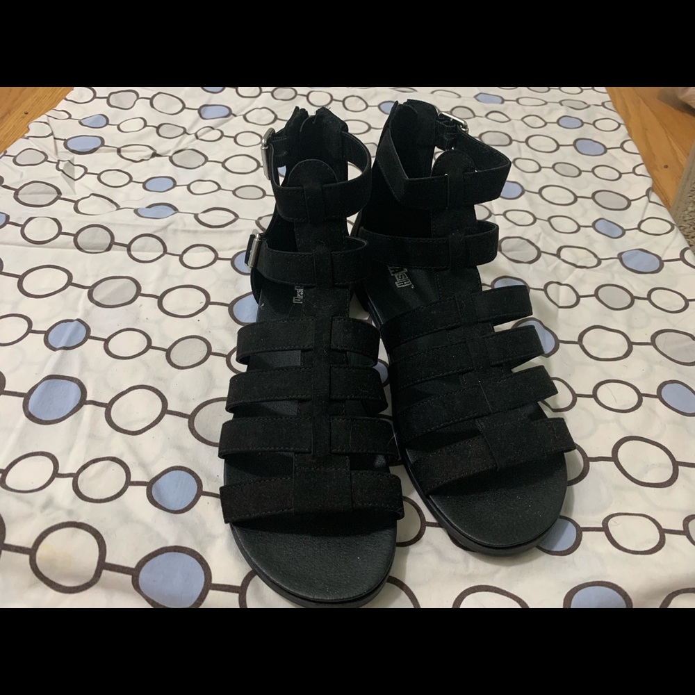 Black Sandals 💚